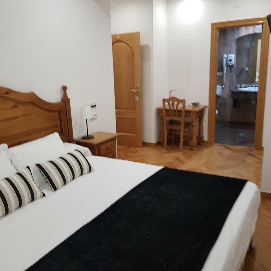 Hostal La Parada Pedro Muñoz Zewnętrze zdjęcie